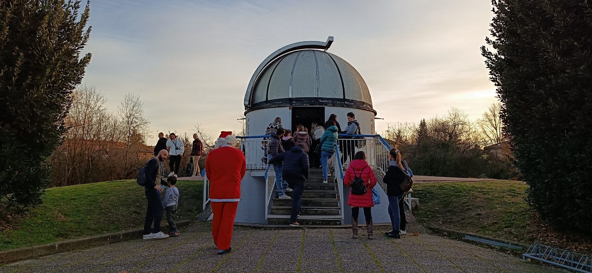 “Noi vediamo l’universo come lo vediamo perché esistiamo.”
Stephen Hawking
