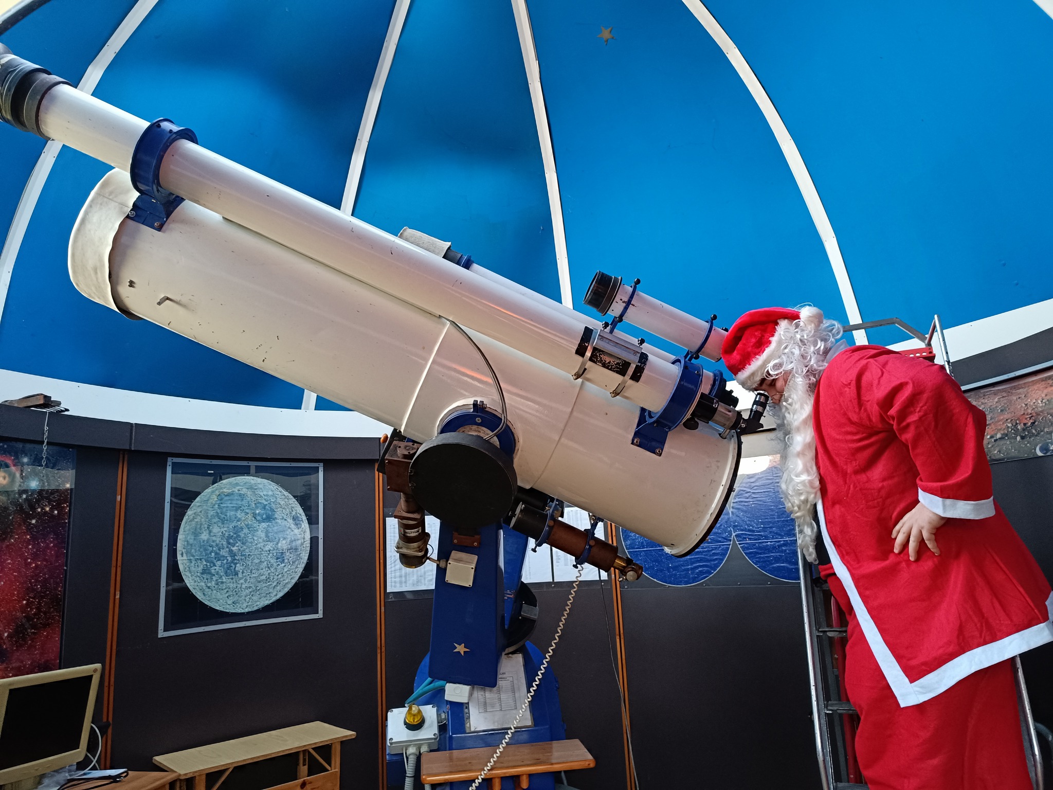 “Noi vediamo l’universo come lo vediamo perché esistiamo.”
Stephen Hawking
