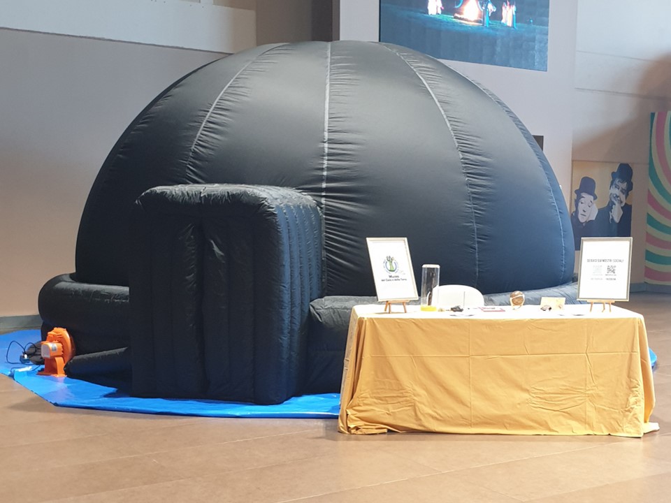 Planetario itinerante... a scuola - In viaggio tra stelle e pianeti